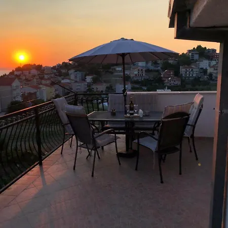 Frane With Private Pool