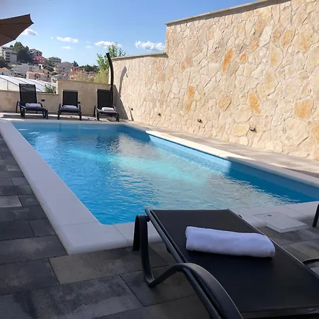 Frane With Private Pool Podstrana