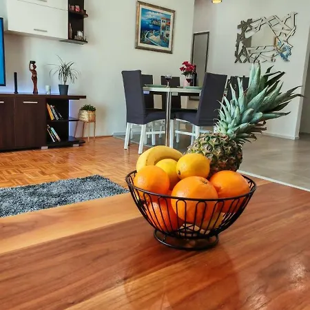 Frane With Private Pool Appartamento Podstrana