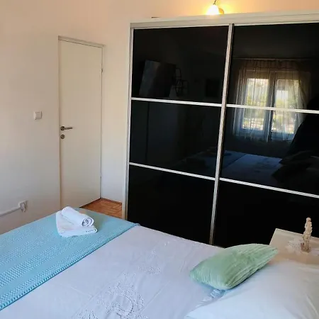 Frane With Private Pool Appartamento *