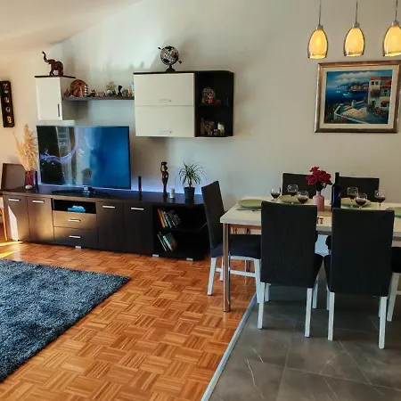 Appartamento Frane With Private Pool Podstrana