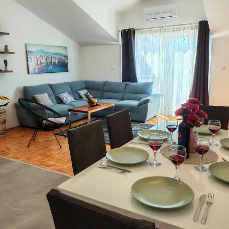 Appartamento Frane With Private Pool Podstrana